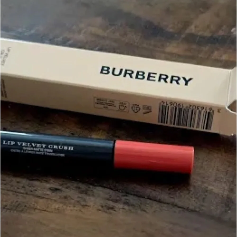 Authentic NWOT New in Box Burberry Lip Velvet Crush Sheer-Matte Stain